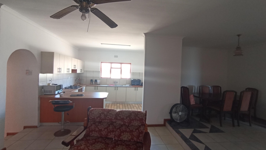 3 Bedroom Property for Sale in Louwville Western Cape